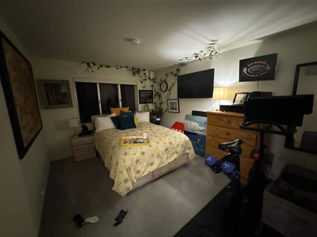 Private bedroom en suite full 
bath