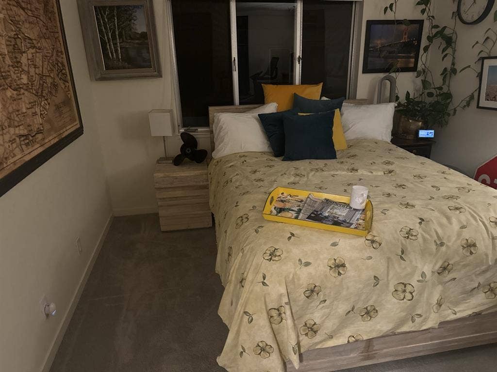 Private bedroom en suite full 
bath