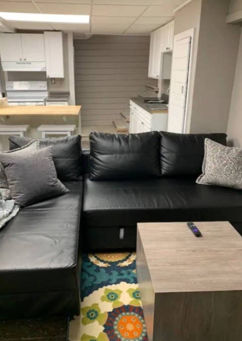 Quiet Spacious Room w Kitchen