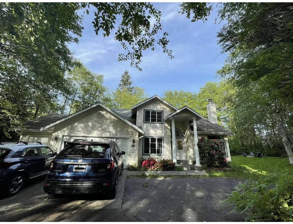 Secluded home on acreage near MC