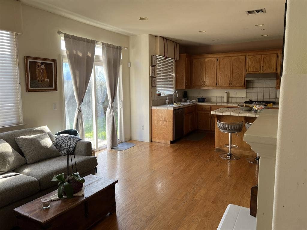Room for rent - utilities included