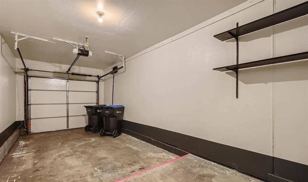 Room for Rent in BA Townhouse