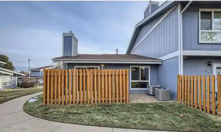 Room for Rent in BA Townhouse