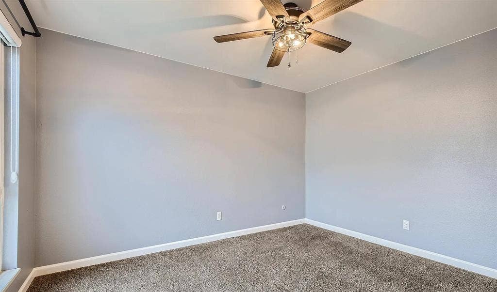 Room for Rent in BA Townhouse