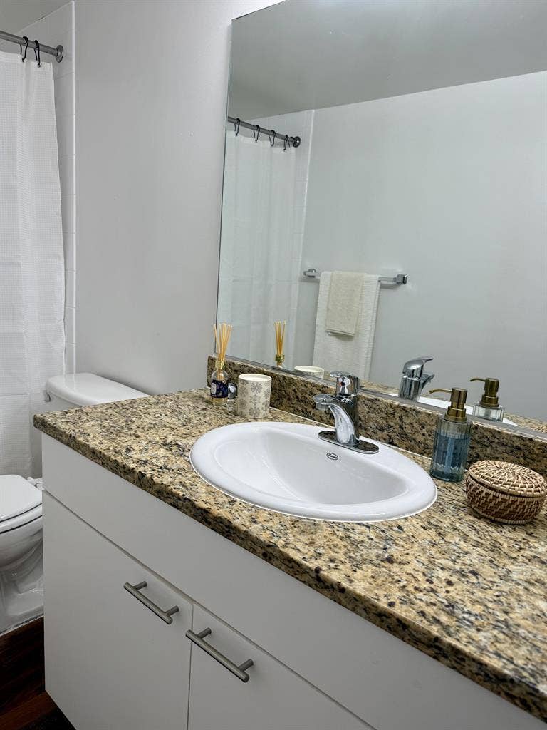 Room for Rent - Edgewater