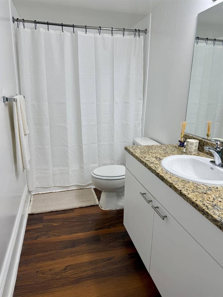 Room for Rent - Edgewater