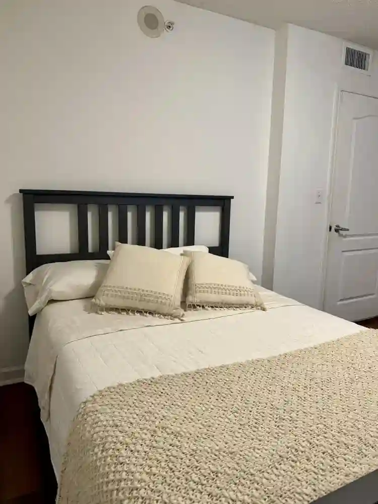 Room for Rent - Edgewater