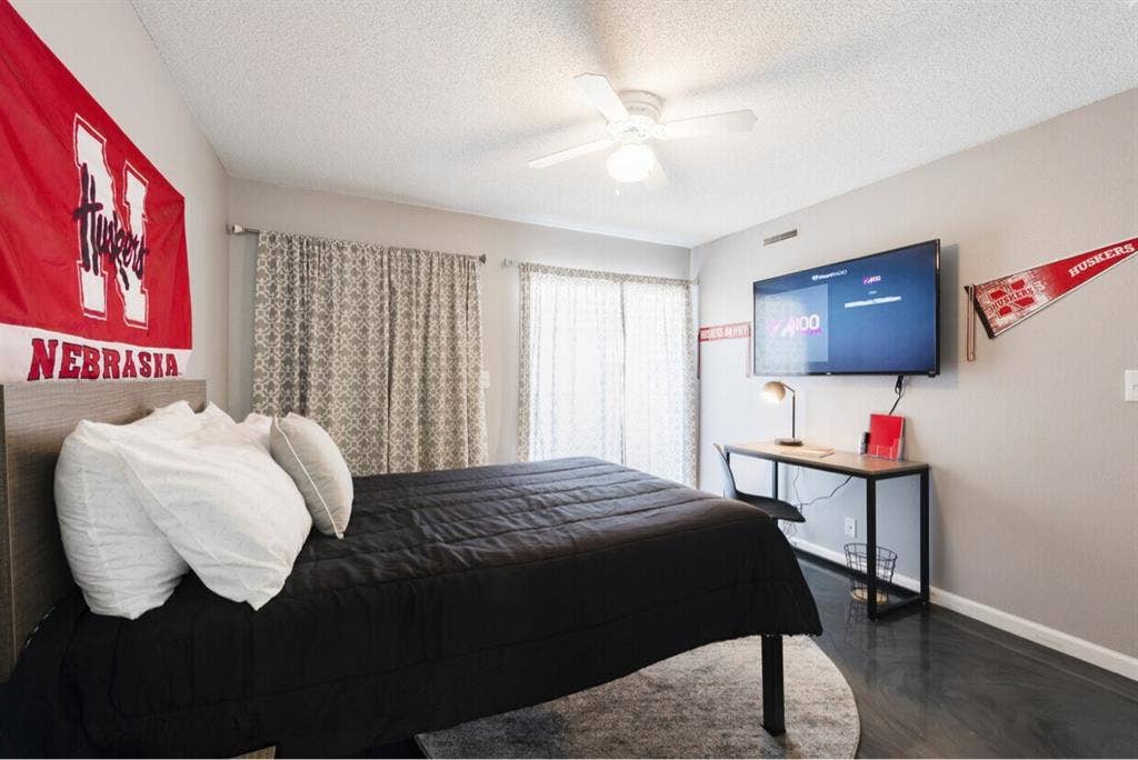 Need Roommate for  school year