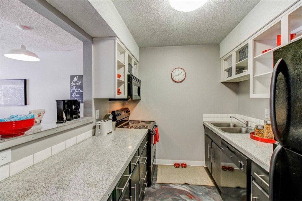 Need a roommate for 3 bed room Apt