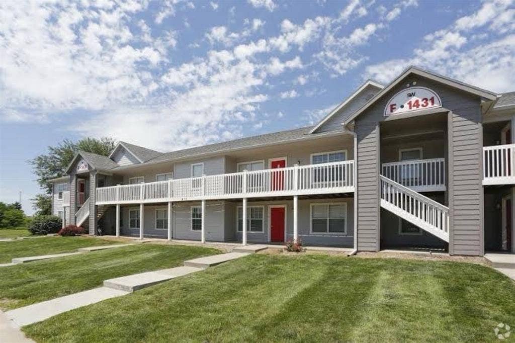 Need a roommate for 3 bed room Apt