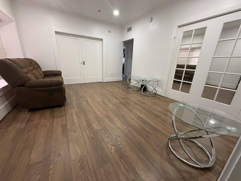 Beautiful 1-Bedroom Sublease