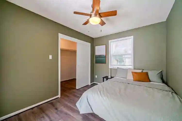 6 BR in Houston