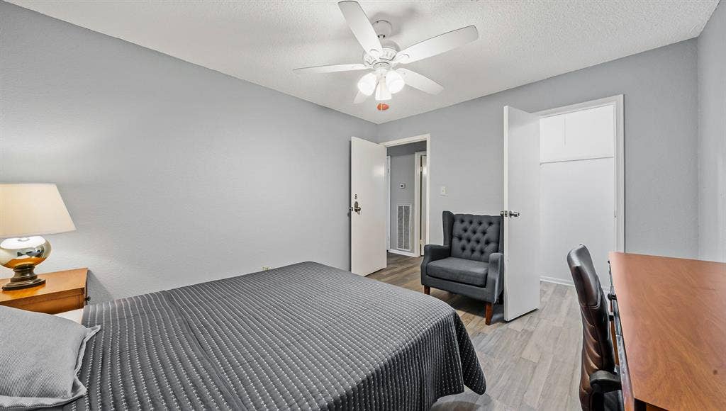8 BR in Houston