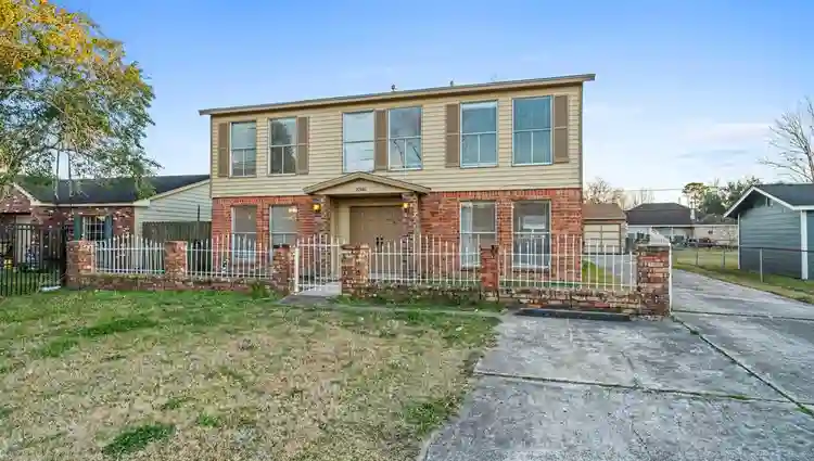 8 BR in Houston