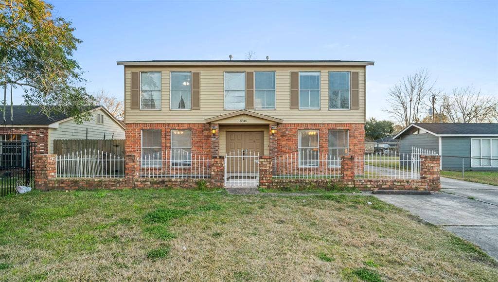 8 BR in Houston
