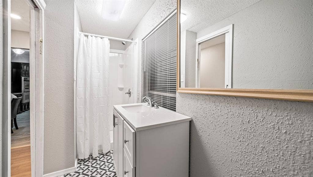 8 BR in Houston