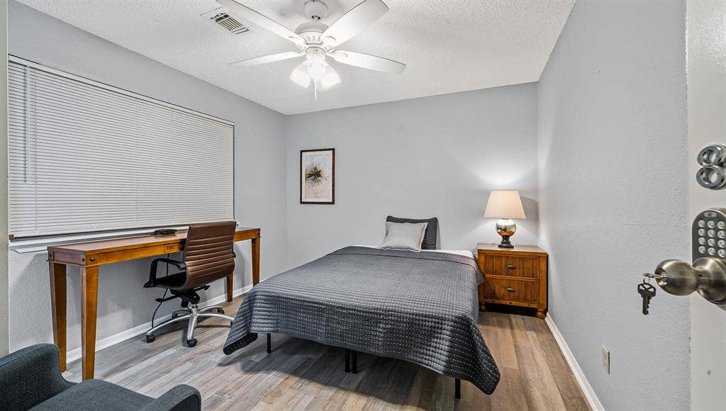 8 BR in Houston