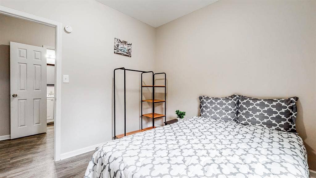 9 BR in College Park