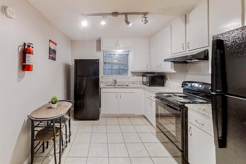 7 BR in Riverdale