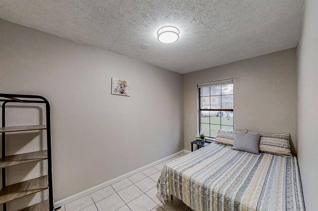 7 BR in Riverdale