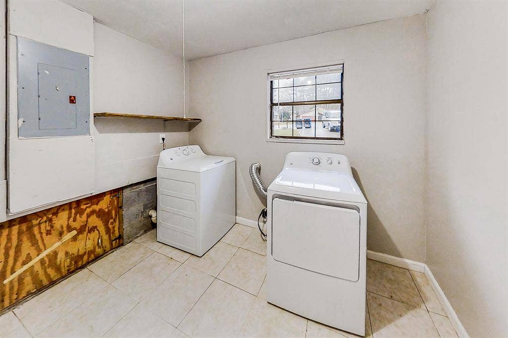 7 BR in Riverdale