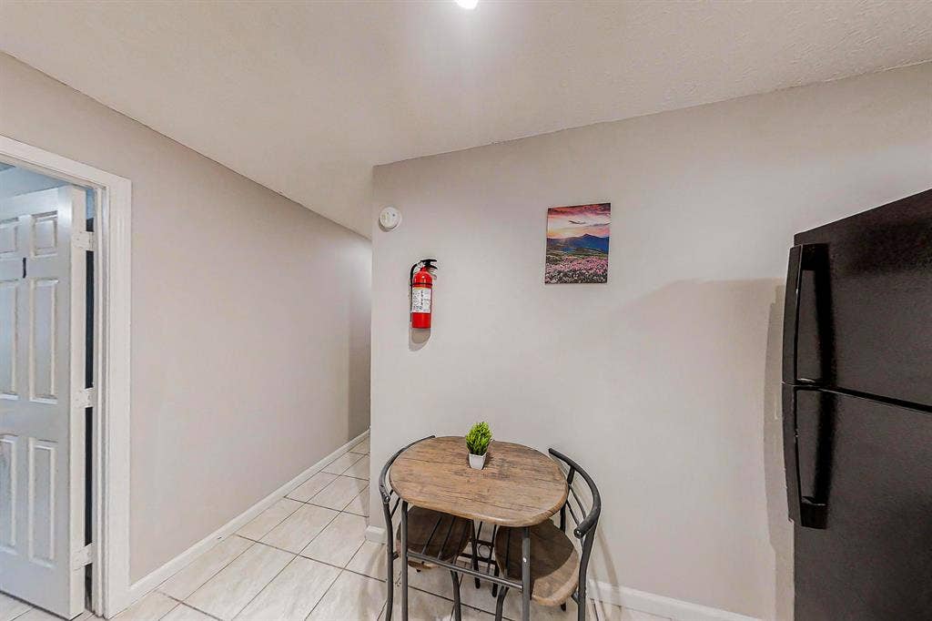 7 BR in Riverdale