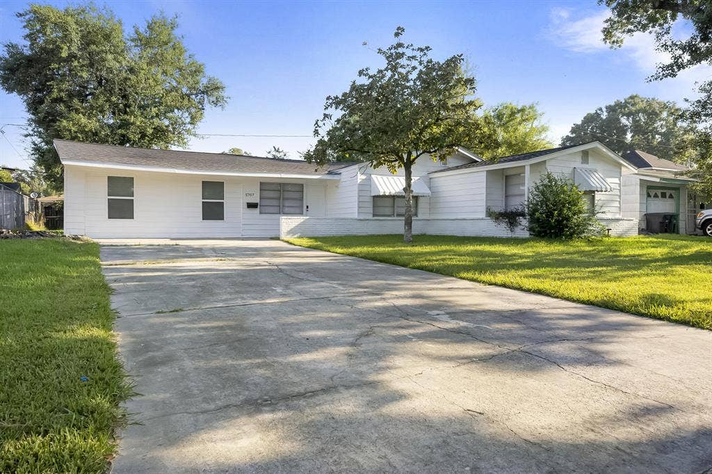 8 BR in Houston