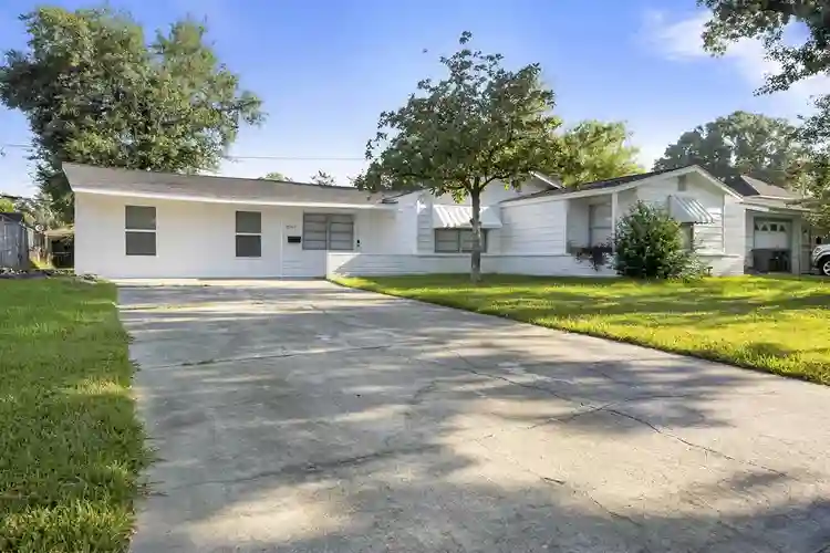 8 BR in Houston