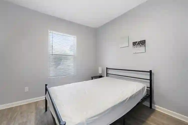 8 BR in Houston