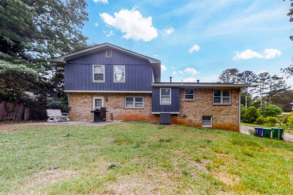 8 BR in Stone Mountain