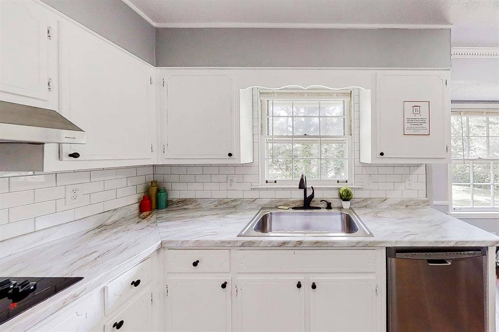 8 BR in Stone Mountain