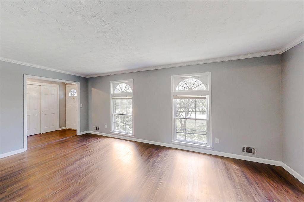 8 BR in Stone Mountain