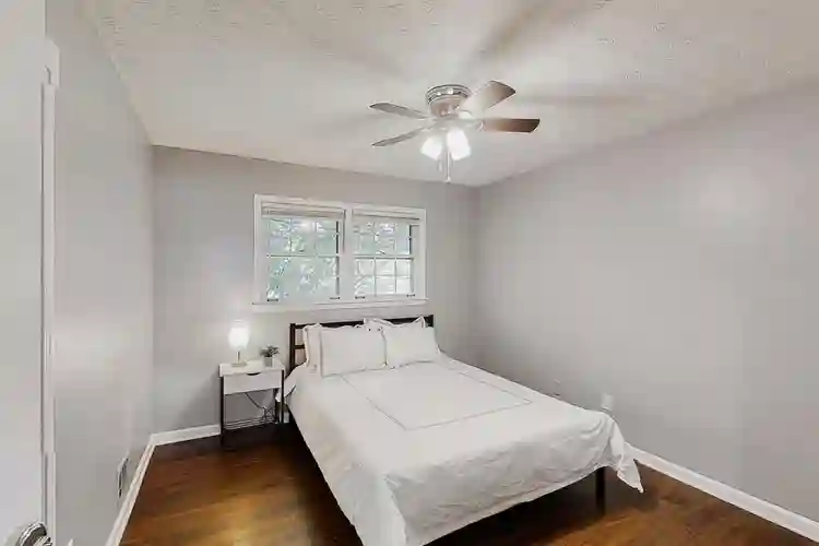 8 BR in Stone Mountain