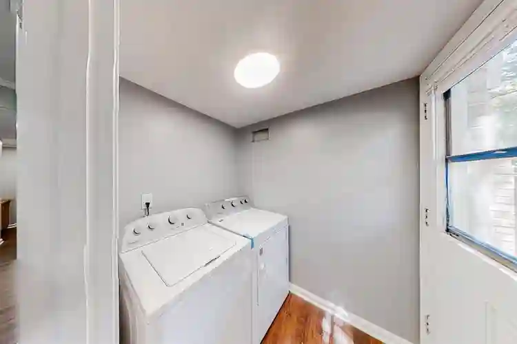 8 BR in Stone Mountain