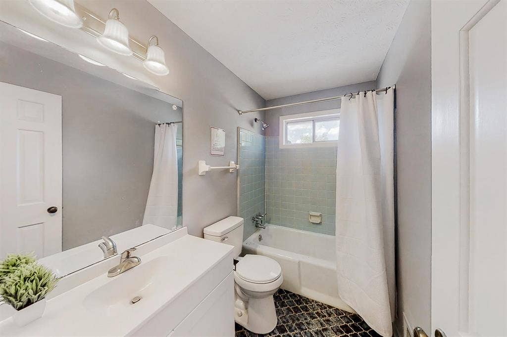 8 BR in Stone Mountain