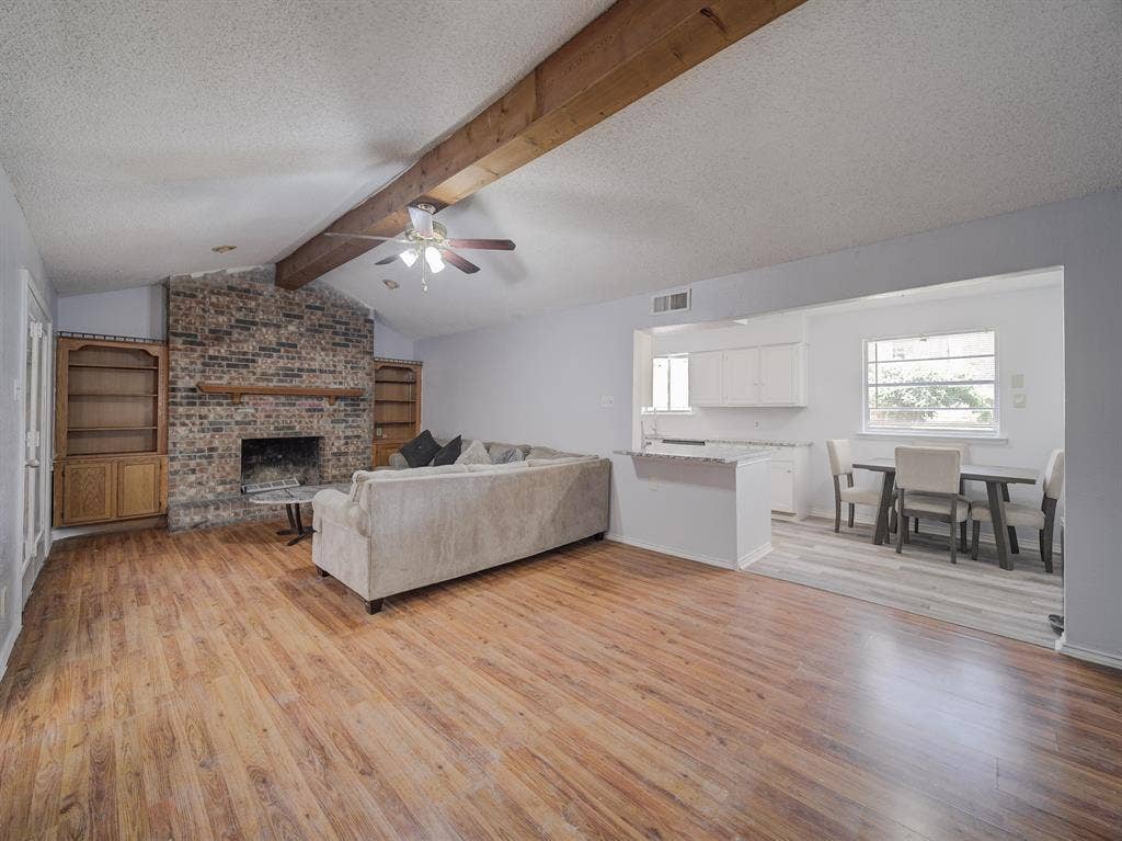 8 BR in Dallas