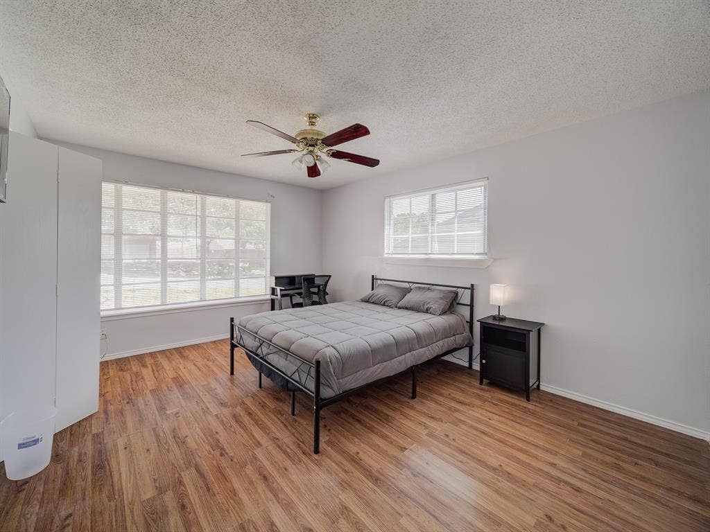 8 BR in Dallas