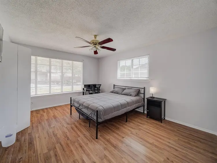 8 BR in Dallas