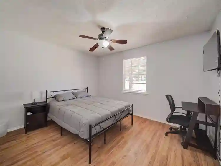 8 BR in Dallas