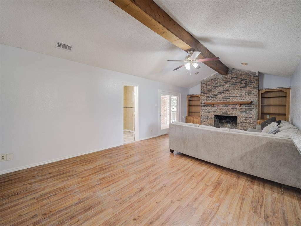 8 BR in Dallas