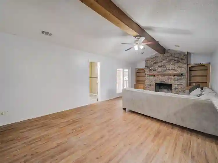 8 BR in Dallas