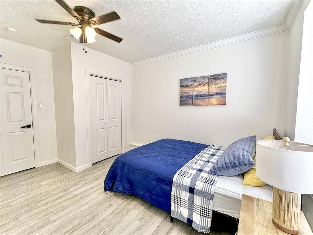8 BR in Houston