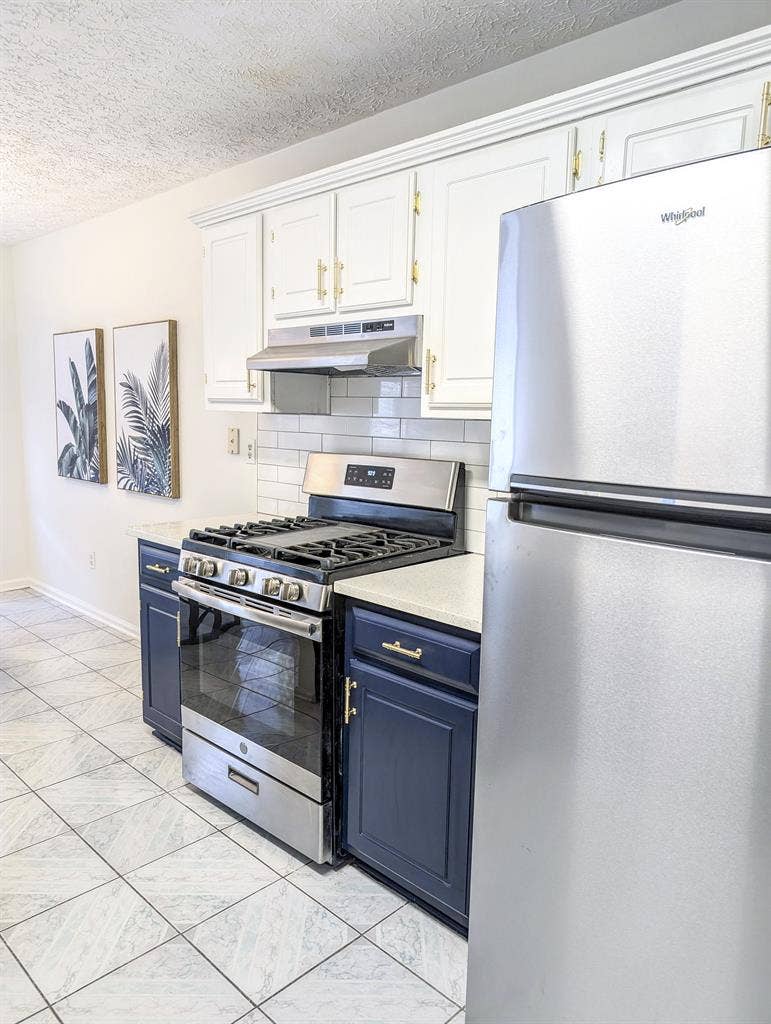 9 BR in Riverdale