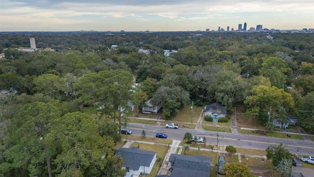 6 BR in Jacksonville