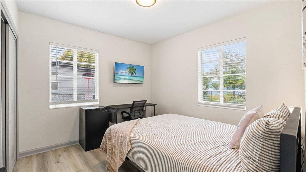 6 BR in Jacksonville