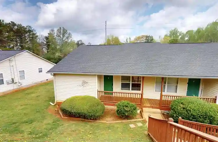 3 BR in Douglasville