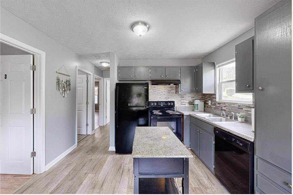 3 BR in Douglasville