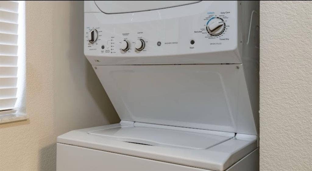 Looking for female roommate