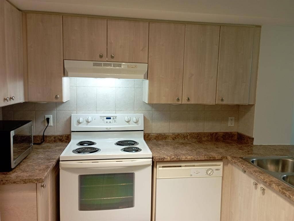 Furnished 1 bedroom in  bath