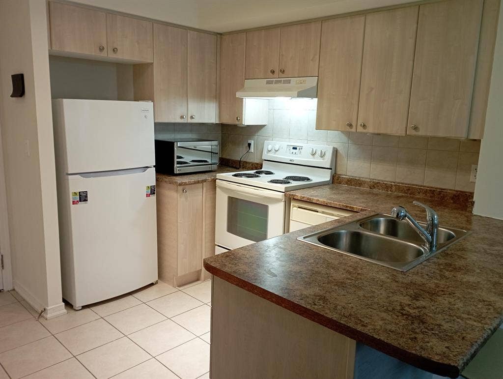 Furnished 1 bedroom in  bath